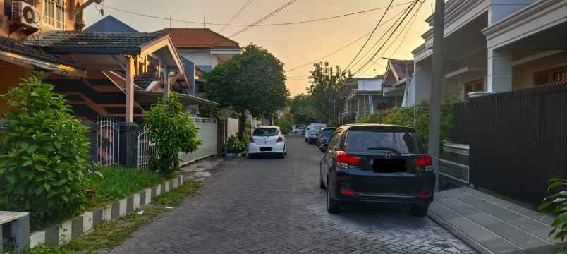 dijual rumah semolowaru