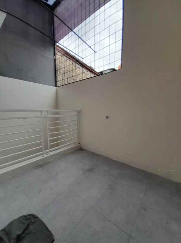 dijual rumah serengseng sawah