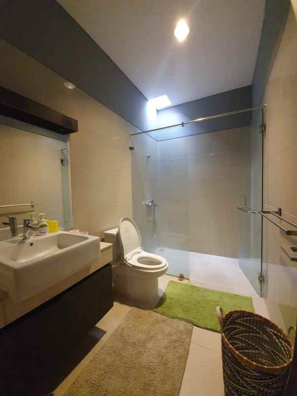 dijual rumah serenia hills