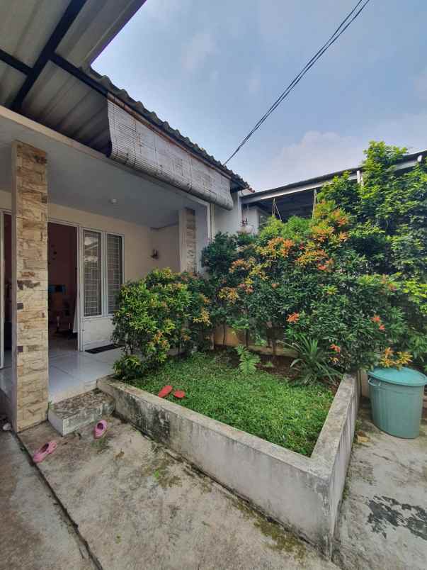 dijual rumah serua indah