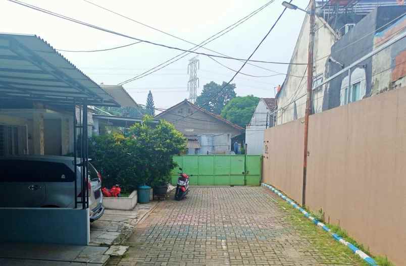 dijual rumah serua indah