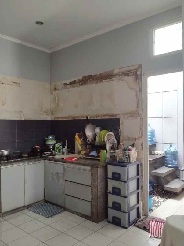 dijual rumah siap huni rapi bersih
