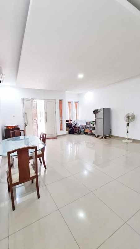 dijual rumah srengseng kembangan