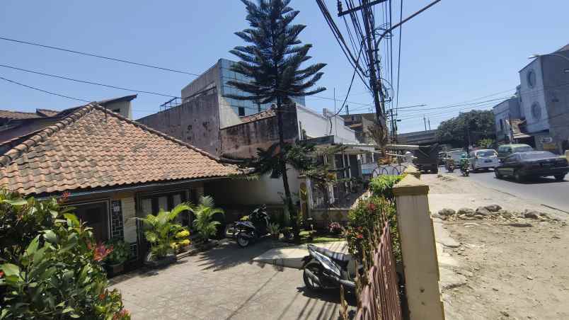 dijual rumah strategis sebrang jalan raya