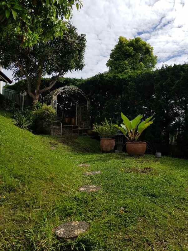 dijual rumah sukatinggal lembang