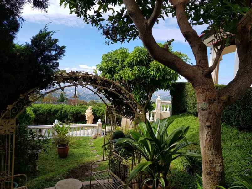 dijual rumah sukatinggal lembang