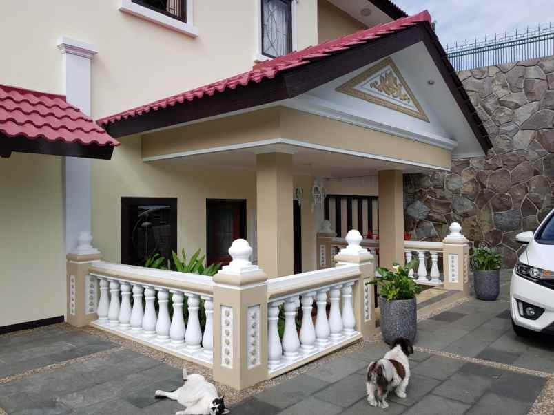 dijual rumah sukatinggal lembang