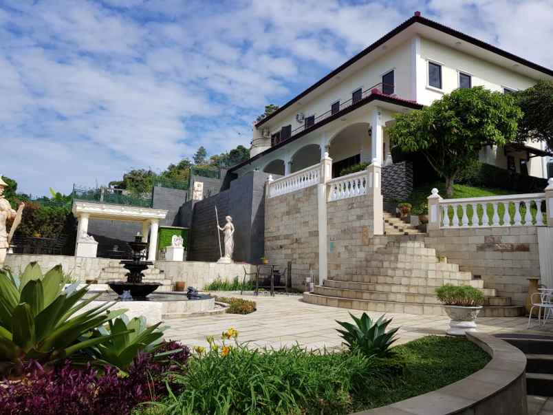 dijual rumah sukatinggal lembang