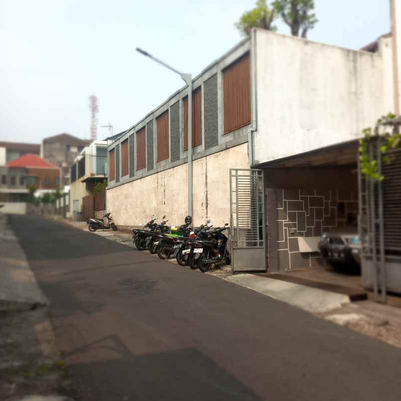 dijual rumah surya sumantri