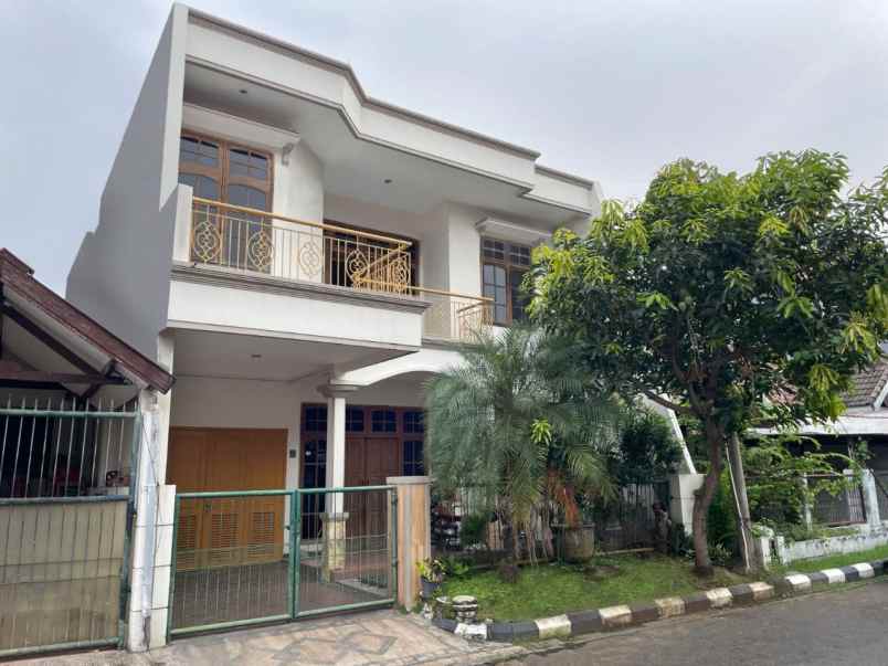 dijual rumah sutorejo prima