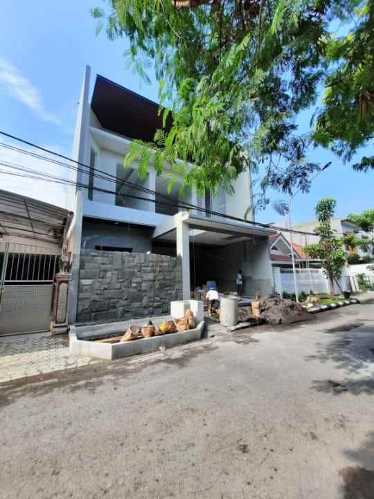 dijual rumah sutorejo prima