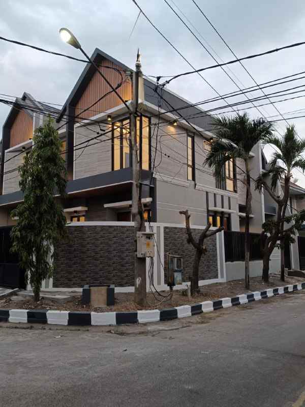 dijual rumah sutorejo prima