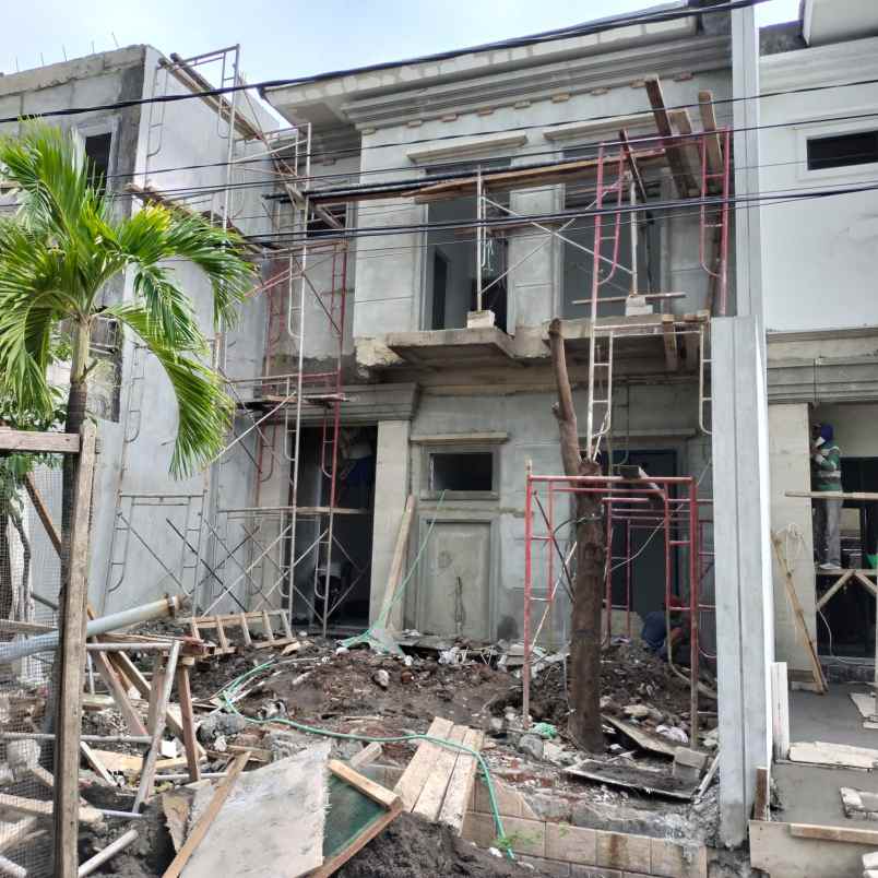 dijual rumah sutorejo timur