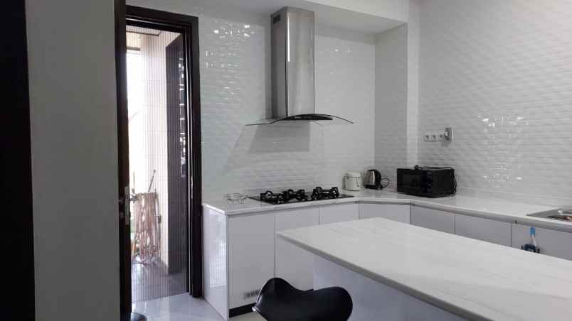 dijual rumah suvarna sutera cluster