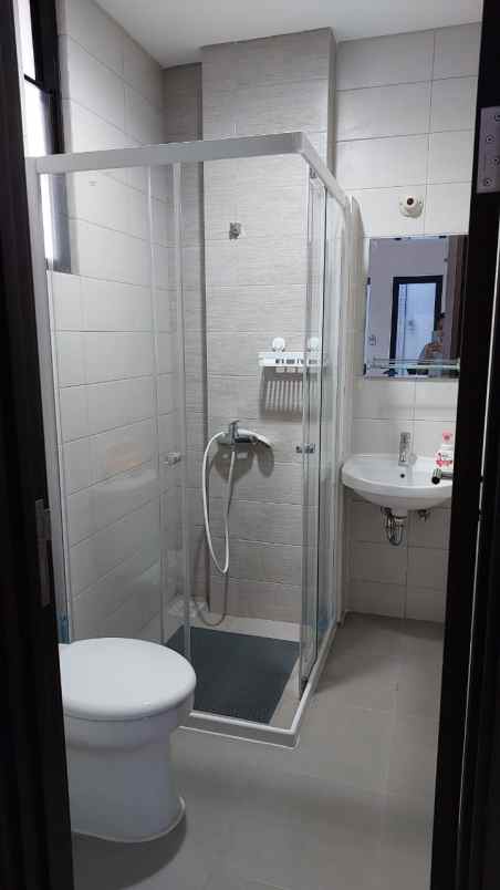 dijual rumah suvarna sutera cluster