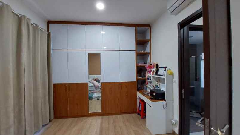 dijual rumah suvarna sutera cluster