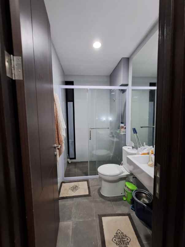 dijual rumah suvarna sutera cluster