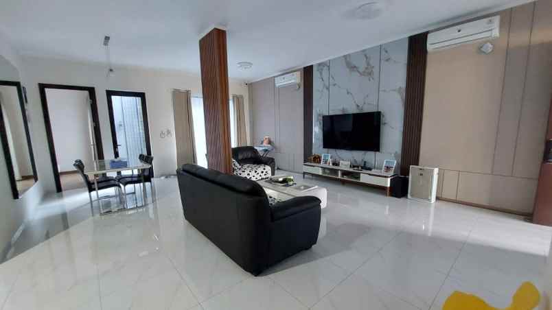 dijual rumah suvarna sutera cluster