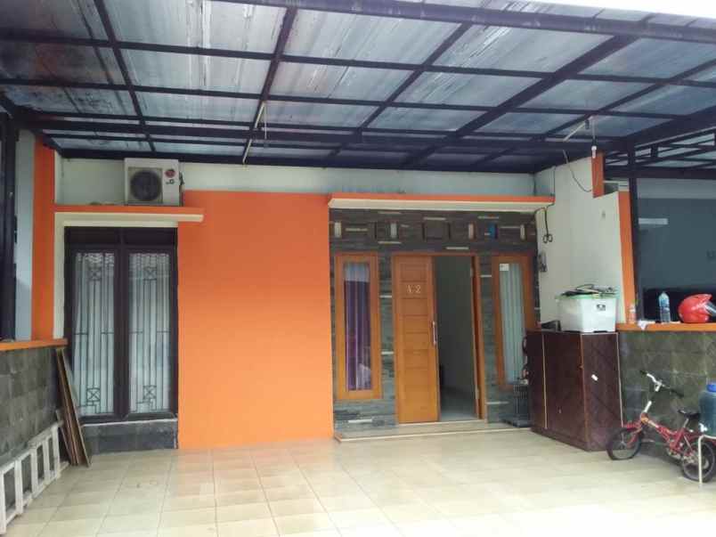 dijual rumah tamani residence