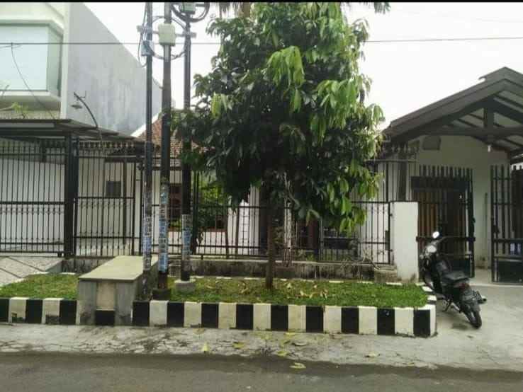 dijual rumah tenggilis