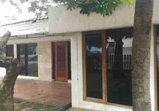 dijual rumah tua di jl s parman jakarta barat