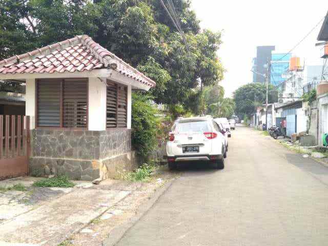 dijual rumah tua di jl s parman jakarta barat