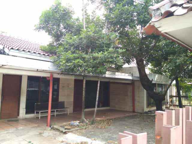 dijual rumah tua di jl s parman jakarta barat