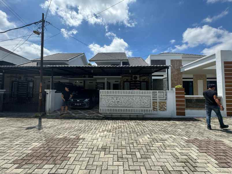 dijual rumah type 60 di arifin ahmad kota pekanbaru