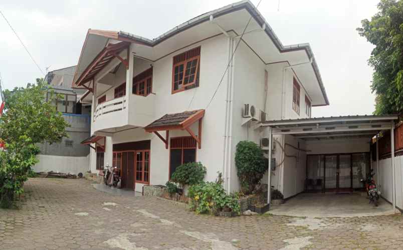 dijual rumah usaha di jalan raya