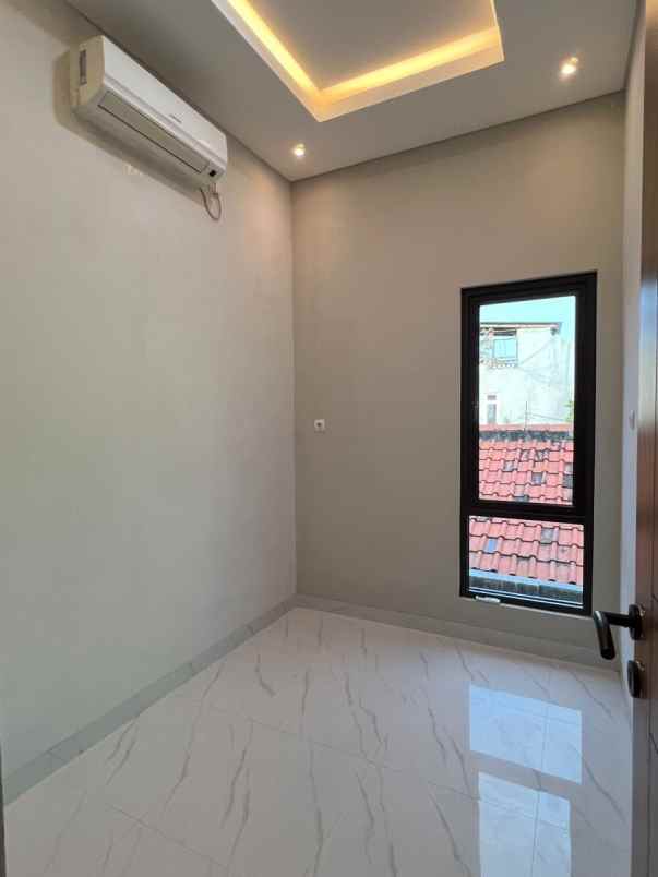 dijual rumah utan kayu matraman jakarta