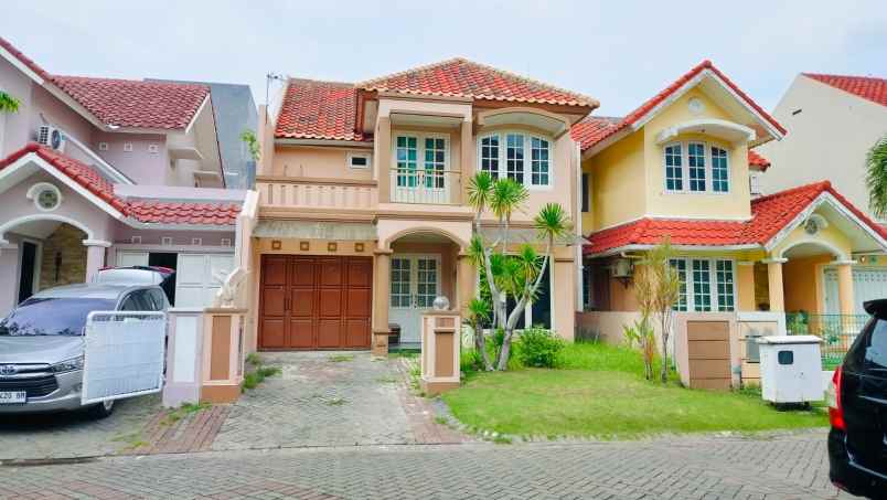 dijual rumah vila valencia lontar
