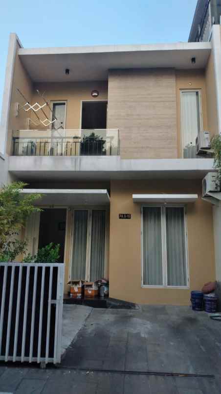 dijual rumah vila valensia