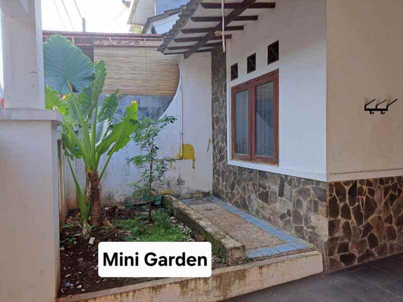 dijual rumah villa dago pamulang