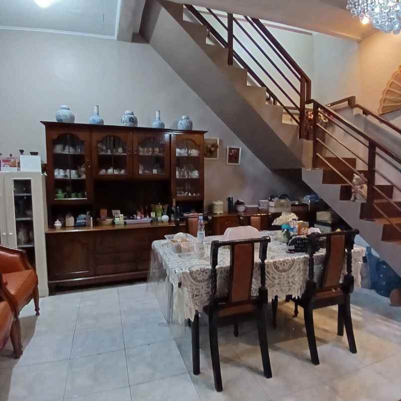 dijual rumah villa melati mas