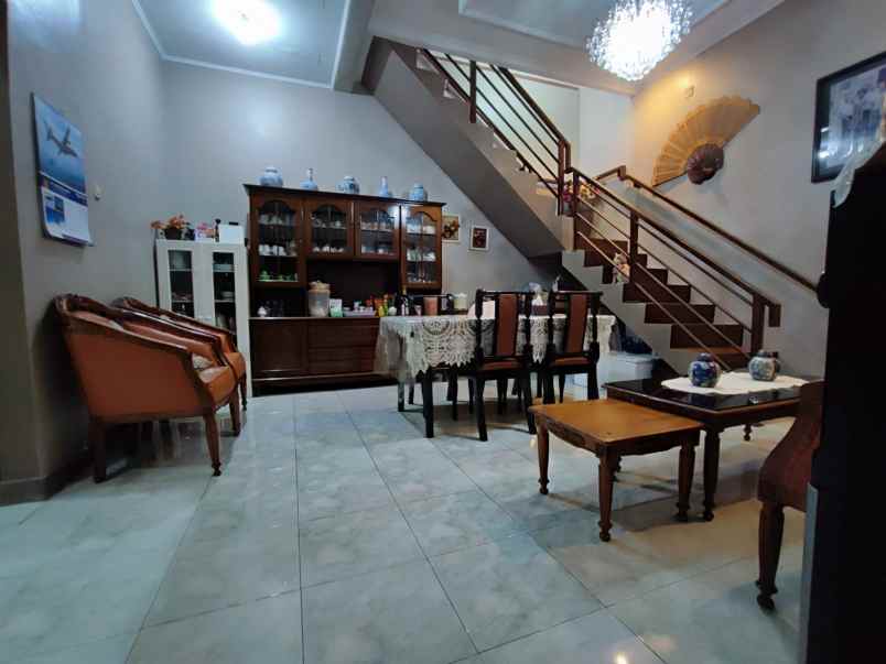 dijual rumah villa melati mas