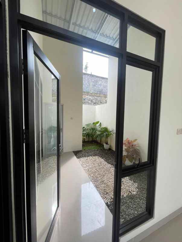 dijual rumah waru