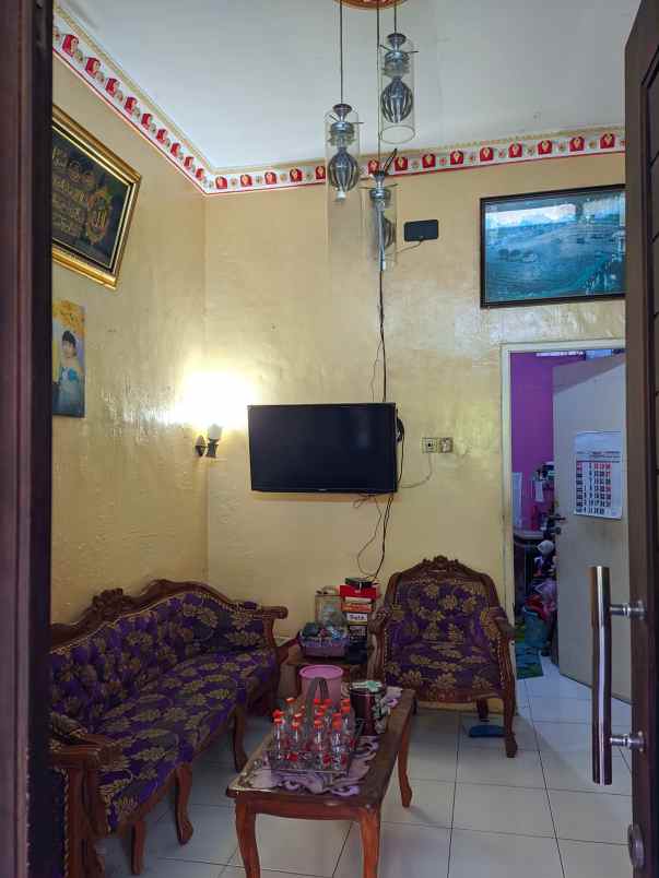 dijual rumah wisma lidah kulon