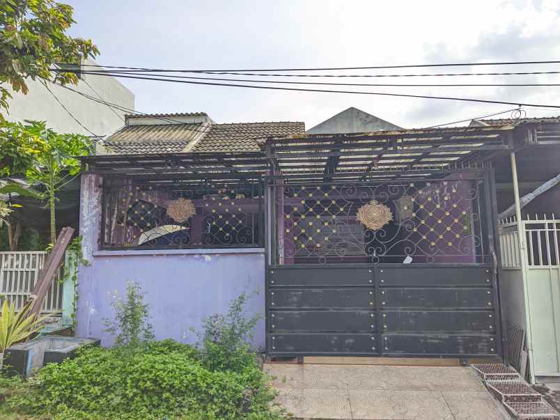 dijual rumah wisma lidah kulon