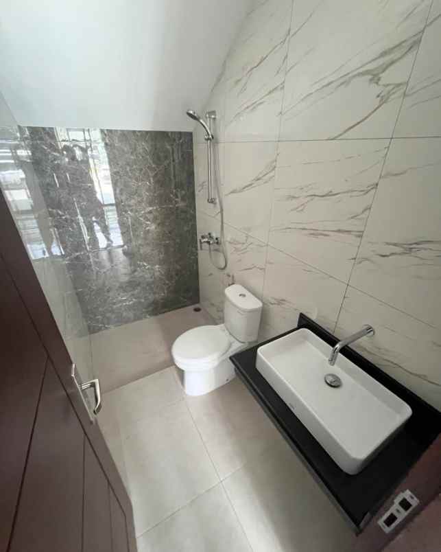 dijual rumah woodland citraland