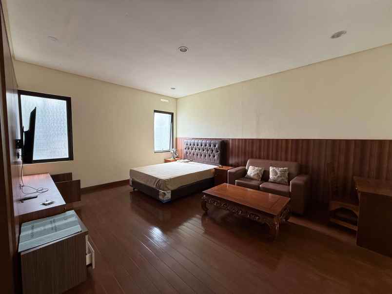 dijual villa ciawi gadog