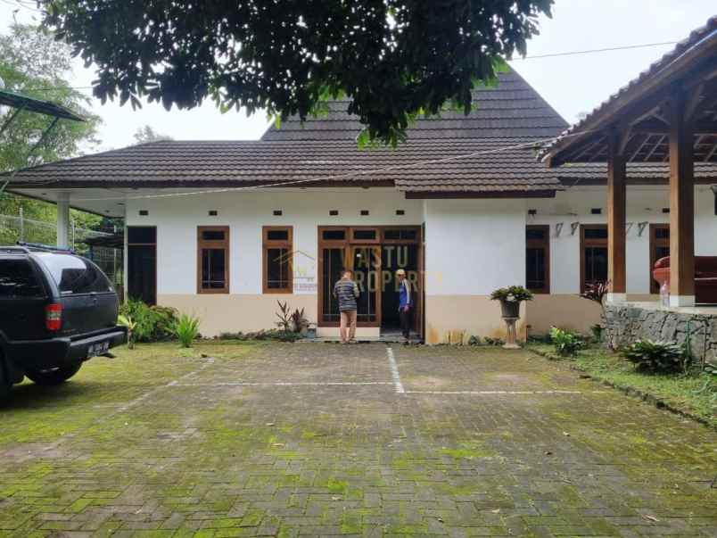 dijual villa hargobinangun