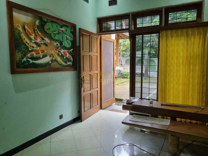 dijual villa hargobinangun
