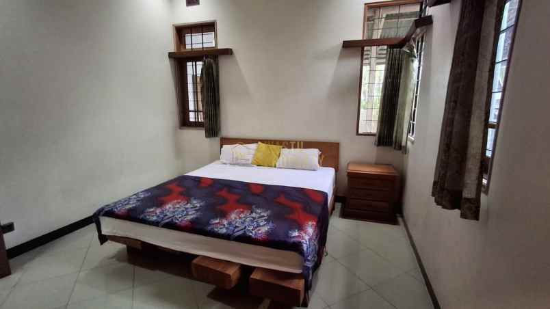 dijual villa hargobinangun