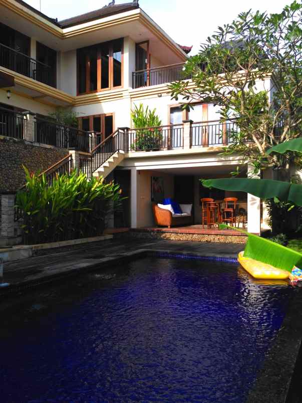 dijual villa jalan berawa canggu kuta