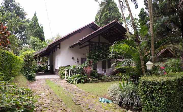 dijual villa jalan grand trawas mojokerto