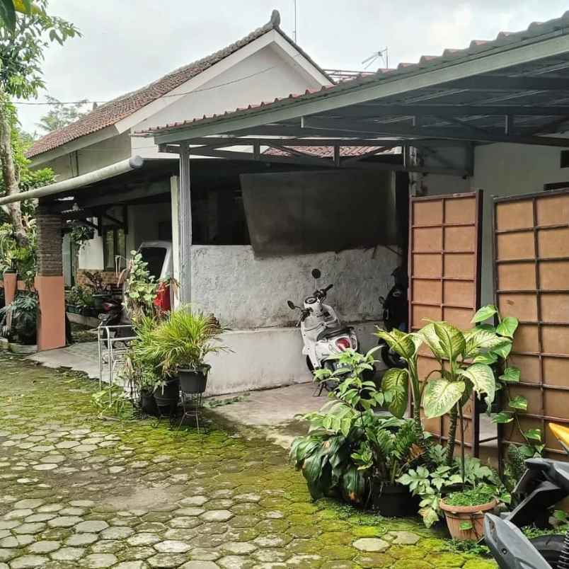 dijual villa jl kaliurang km 10