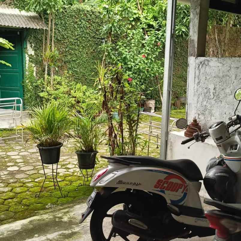 dijual villa jl kaliurang km 10