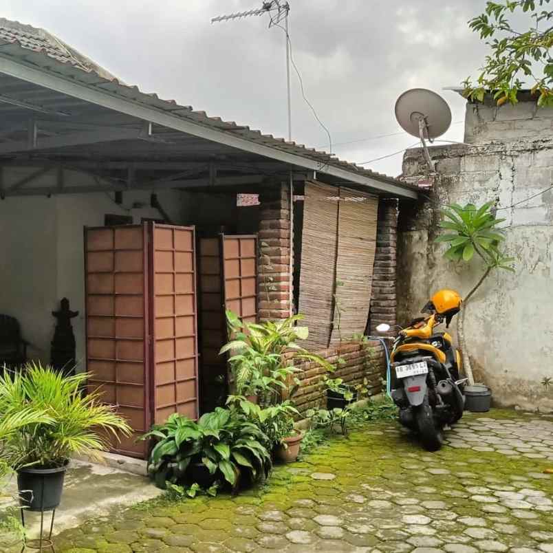 dijual villa jl kaliurang km 10