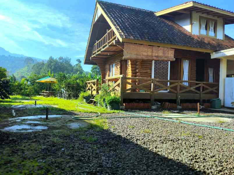 dijual villa jl lembang