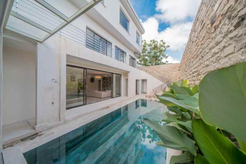 dijual villa jl raya uluwatu pecatu